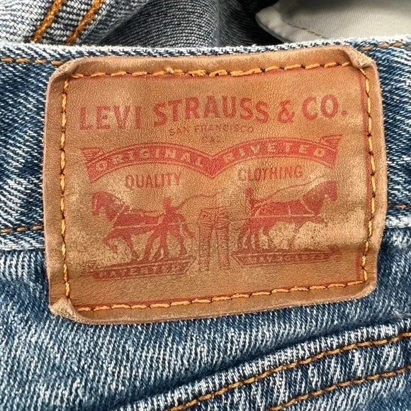 Levi’s Women’s White Oak Stone Denim Button Fly Jeans Size 26